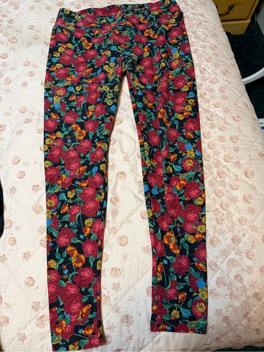 LuLaRoe Floral Rose Print Buttery Soft Leggings - Tall & Curvy (TC)